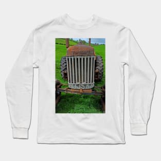 Rusty vintage Fordson Major tractor Long Sleeve T-Shirt